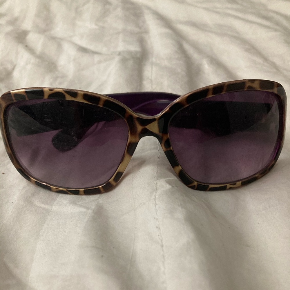 Cheetah sunglasses with purple lens